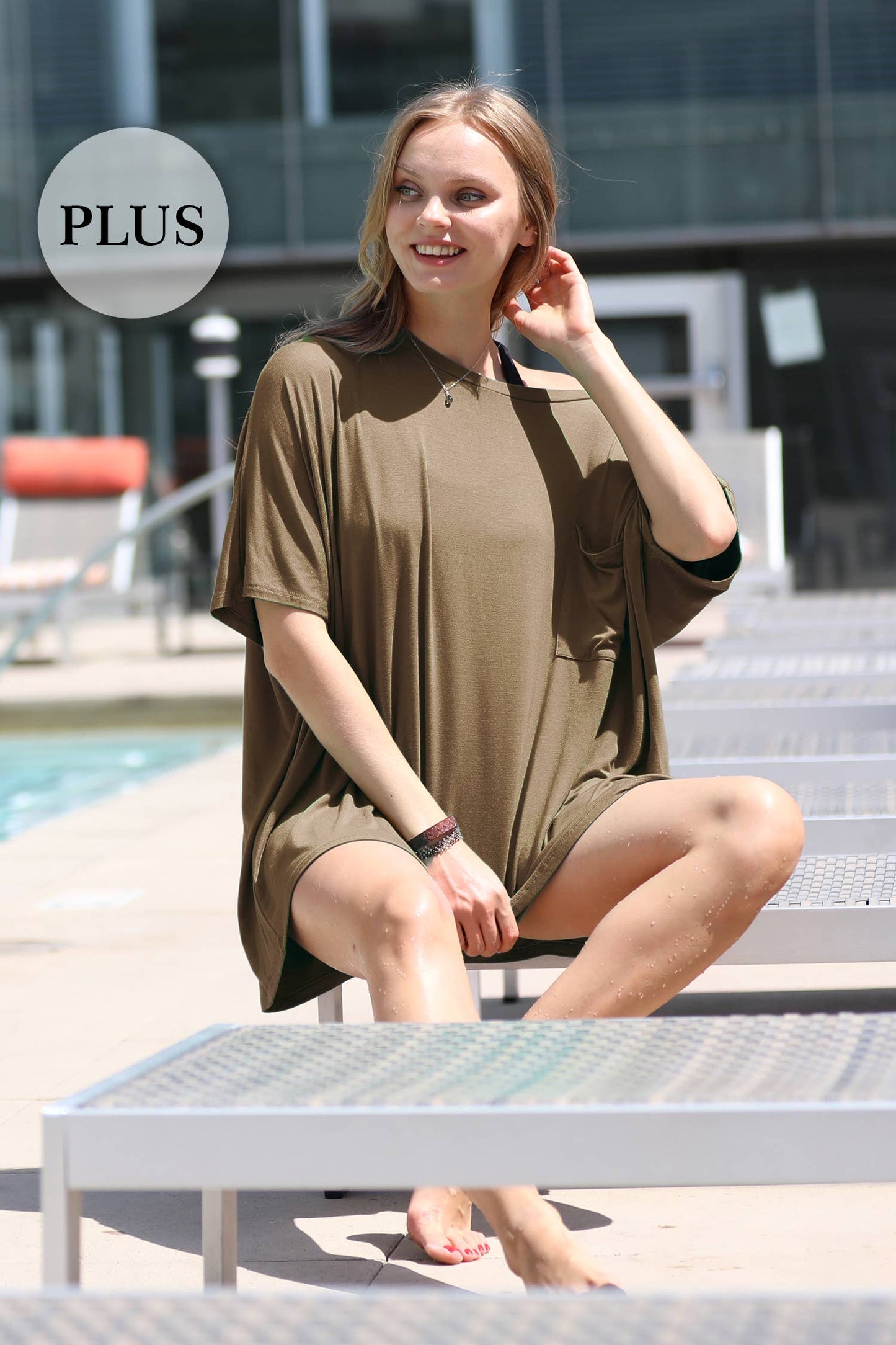 PLUS SIZE LUXE RAYON OVERSIZED ROUND NECK FRONT POCKET T: LTOLIVE-137364 / 1X