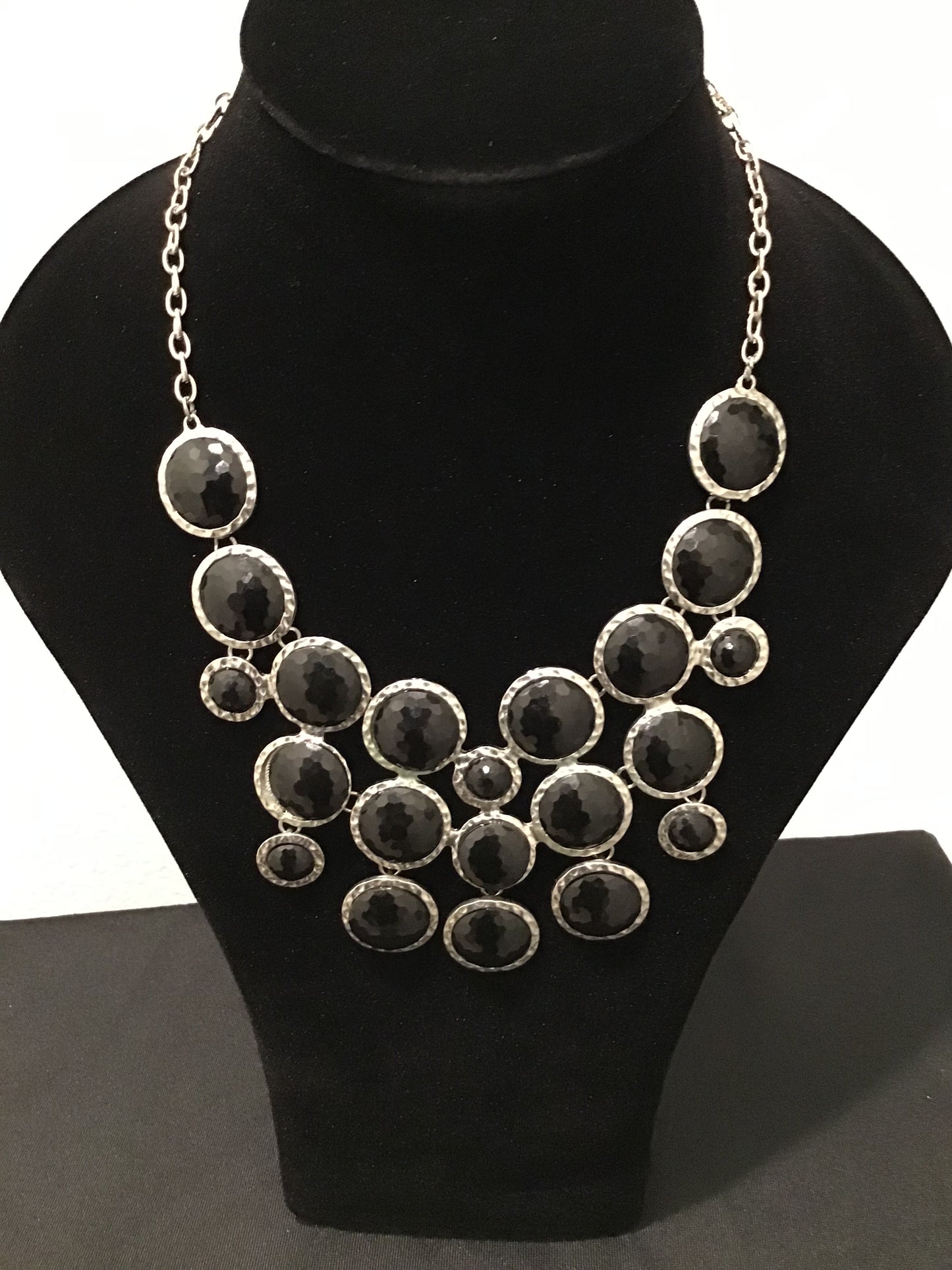 Blk & silver cluster necklace