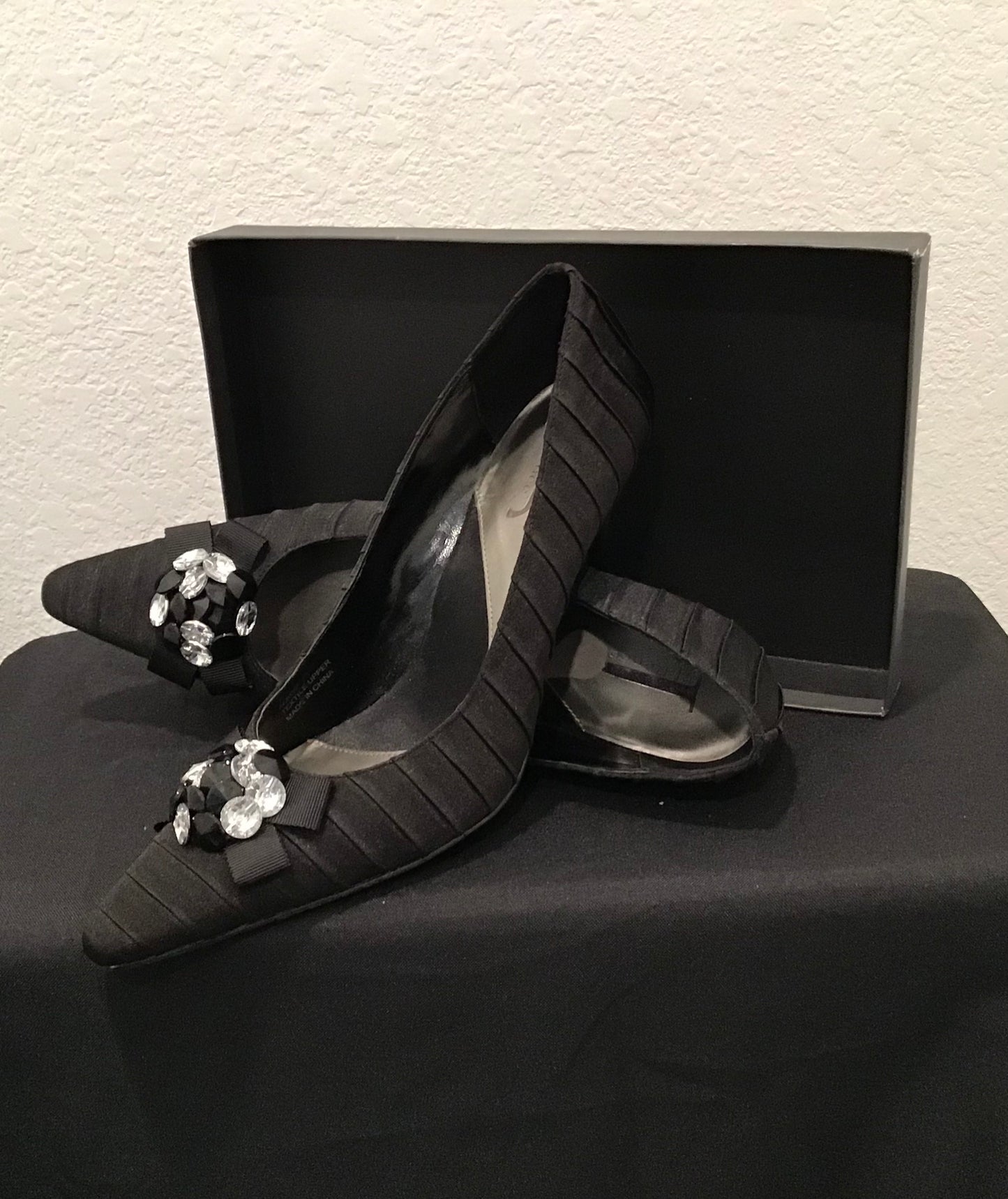 Designer J. Renee Dressy Blk/rhinestone heels/ 10M