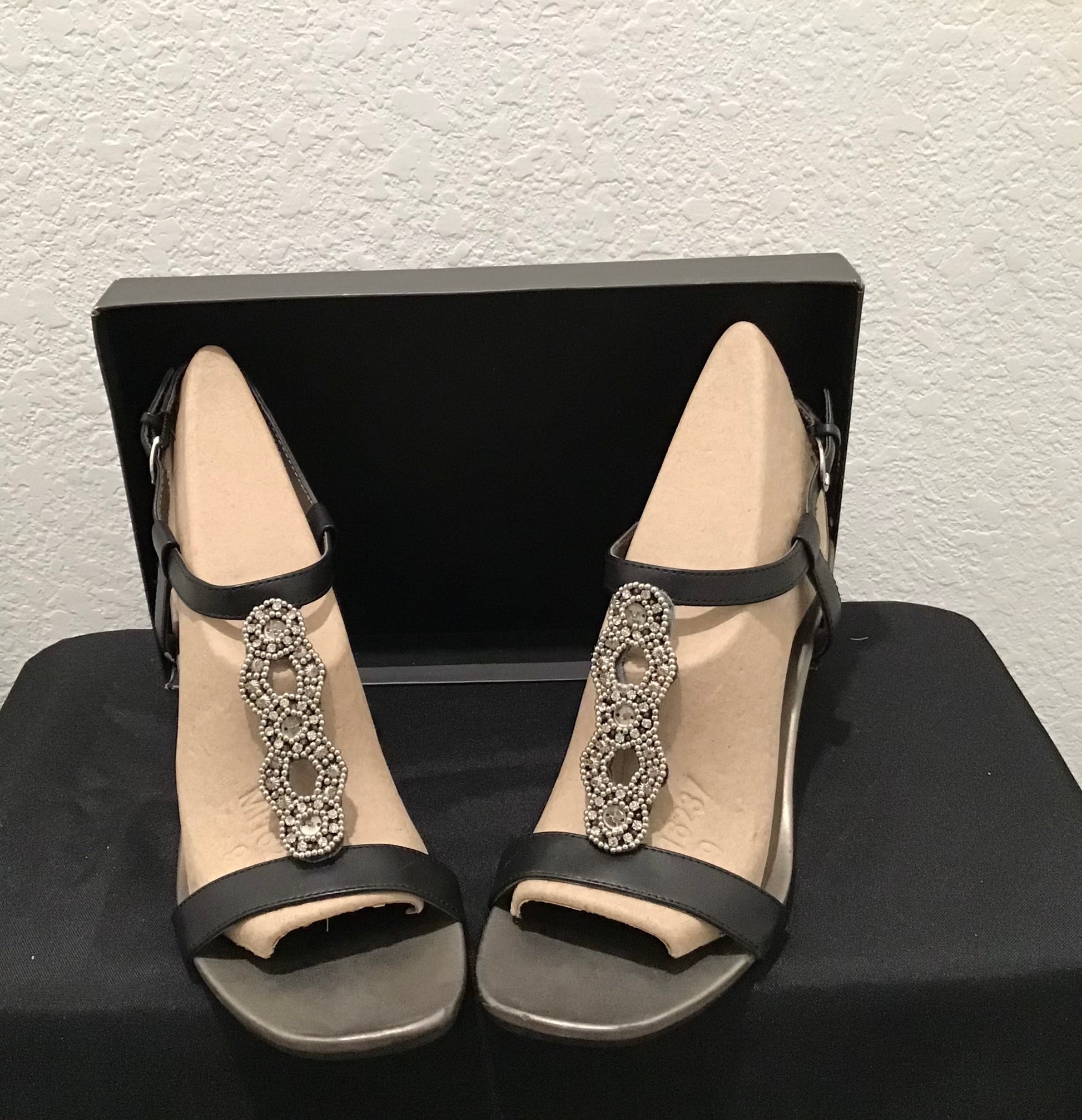 Blk rhinestone low heels / 10M