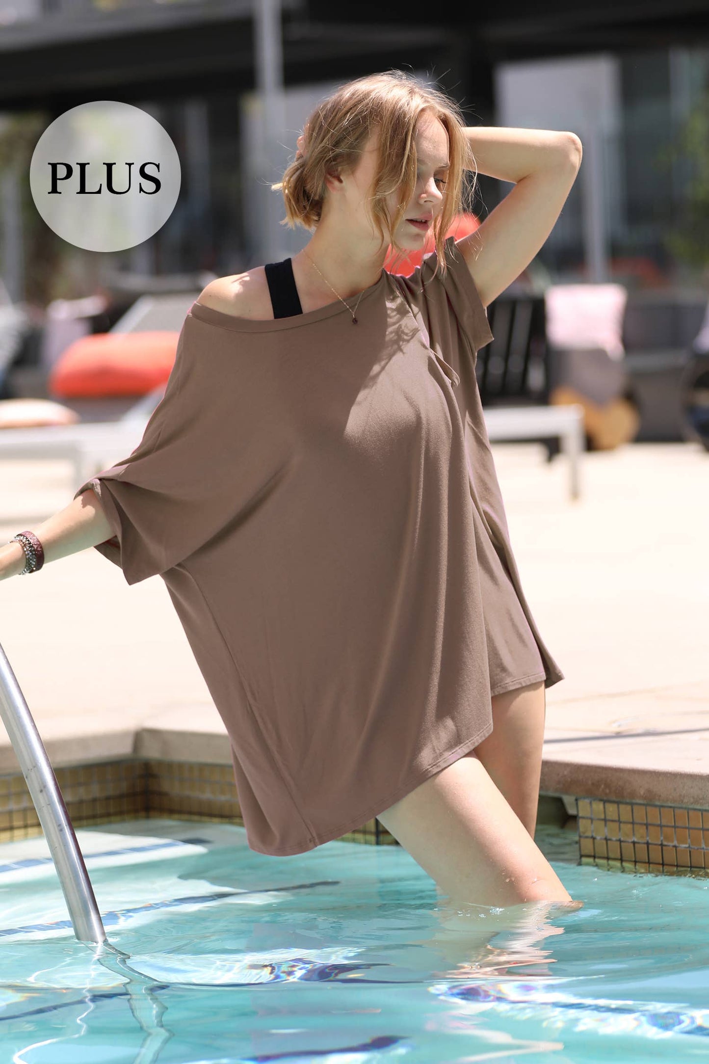 PLUS SIZE LUXE RAYON OVERSIZED ROUND NECK FRONT POCKET T: LTOLIVE-137364 / 1X