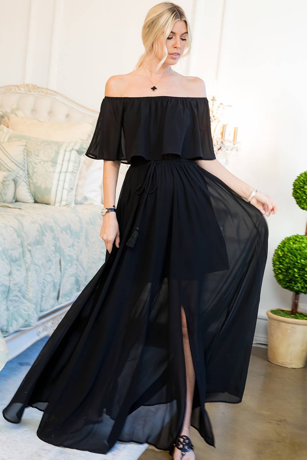 OFF-SHOULDER MAXI DRESS: Black / Contemporary / L