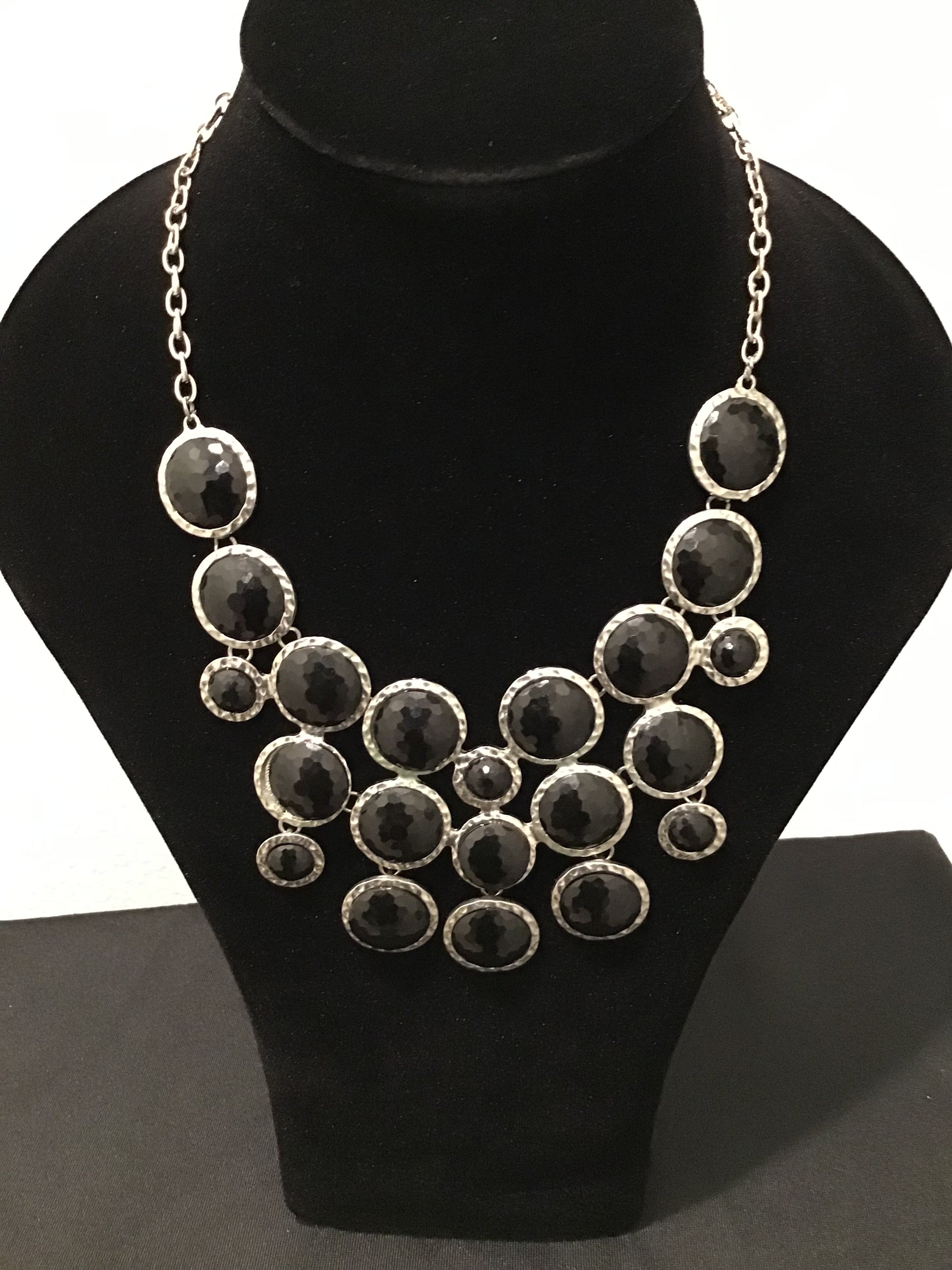 Blk & silver cluster necklace