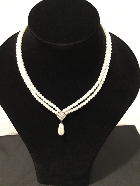 Teardrop white pearl necklace