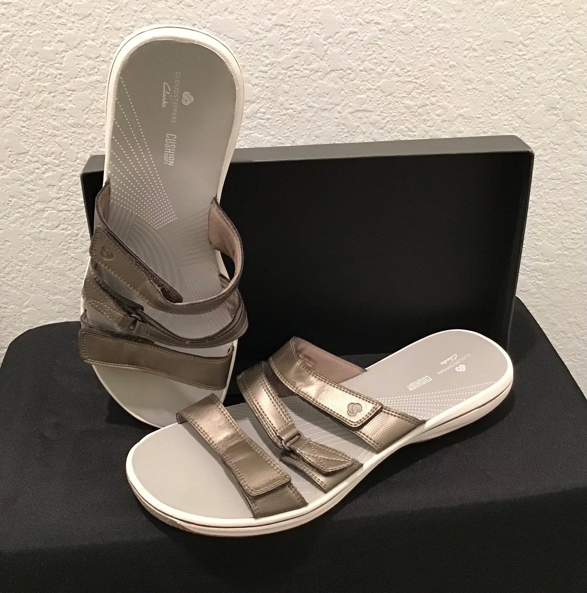 Clark gold sandals / 10M