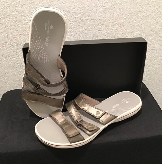 Clark gold sandals / 10M